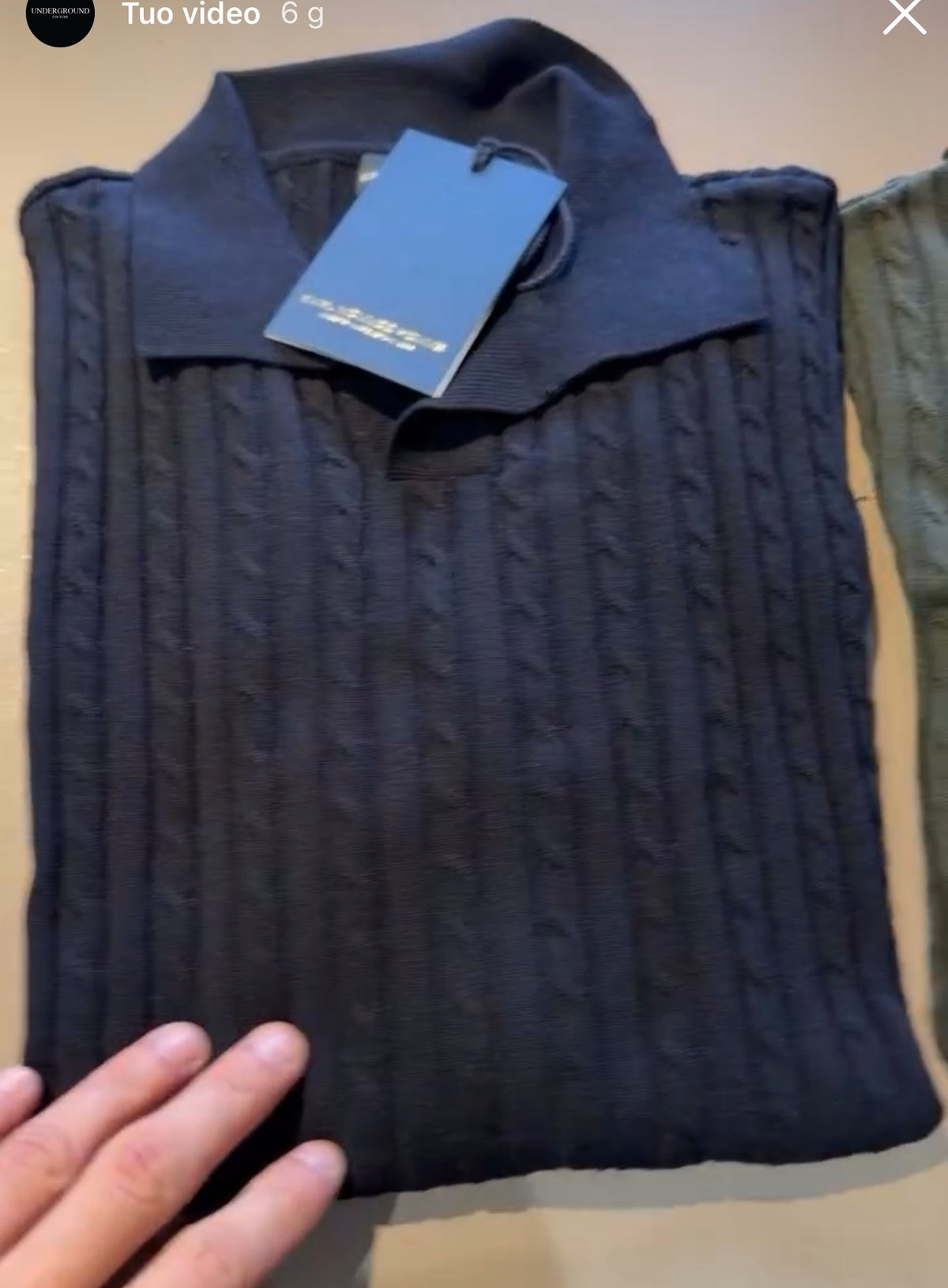 Polo blu treccia