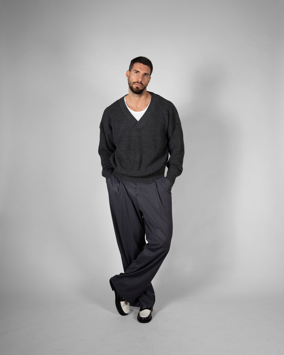 Maglione scollo a V grigio