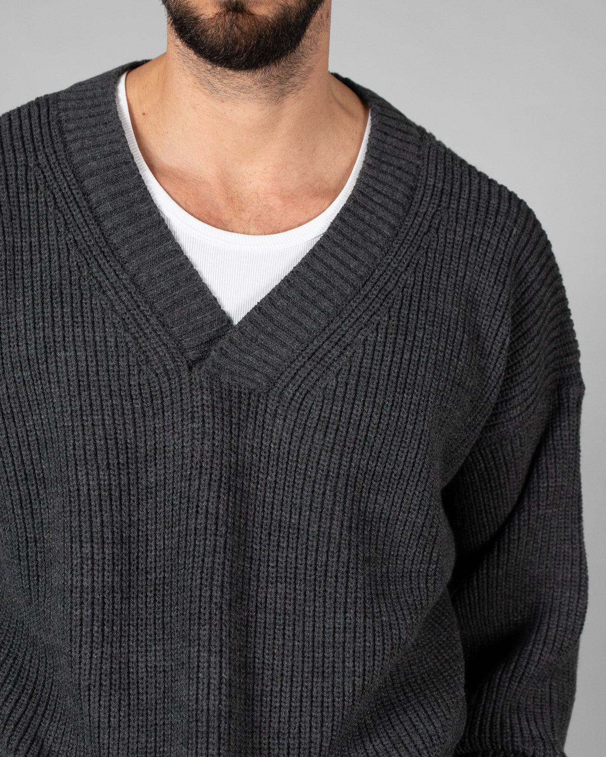 Maglione scollo a V grigio